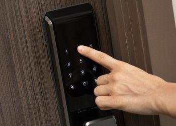 Violência preocupa. A dica é reforçar e trocar fechaduras