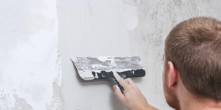 Reforma: Como Deixar a Parede Lisa com Massa Corrida