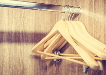 Como Organizar o Quarto e a Lavanderia com Cabides e Cestos de Bambu TIKLAR