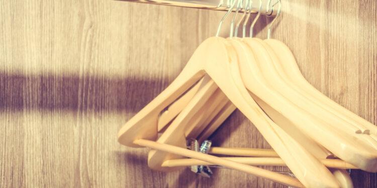 Como Organizar o Quarto e a Lavanderia com Cabides e Cestos de Bambu TIKLAR