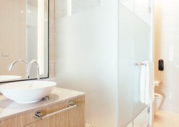 Banheiro sem Janela 5 Estratégias para Acabar com o Mofo e a Umidade