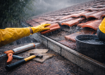 Infiltrações, vazamentos e descolamentos costumam aparecer sem aviso