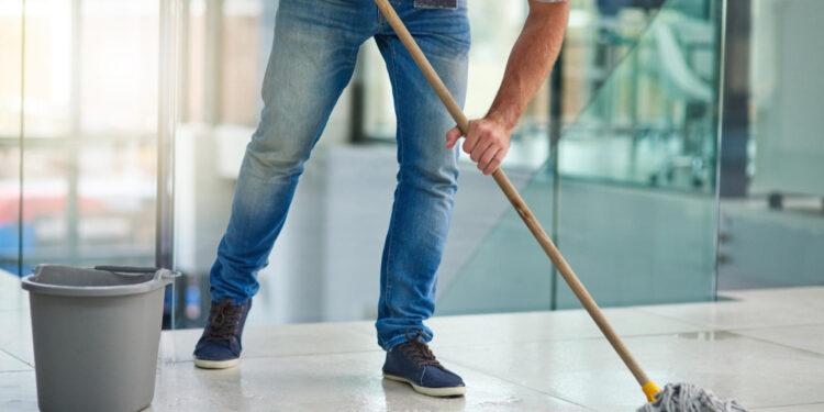 Como Limpar Porcelanato sem Danificar: Guia Completo para Manter o Piso Sempre Bonito